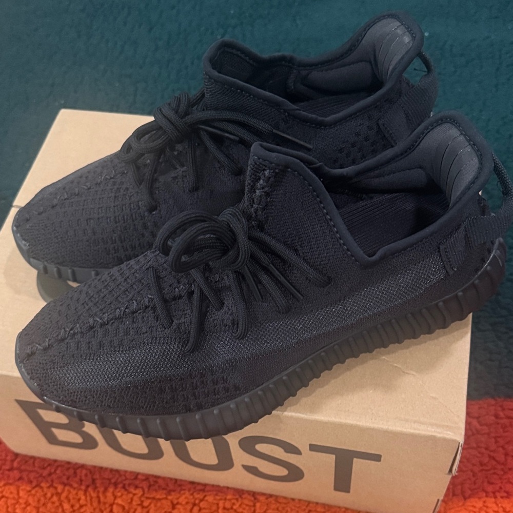 Yeezy Boost 350 V2 Adidas Onyx